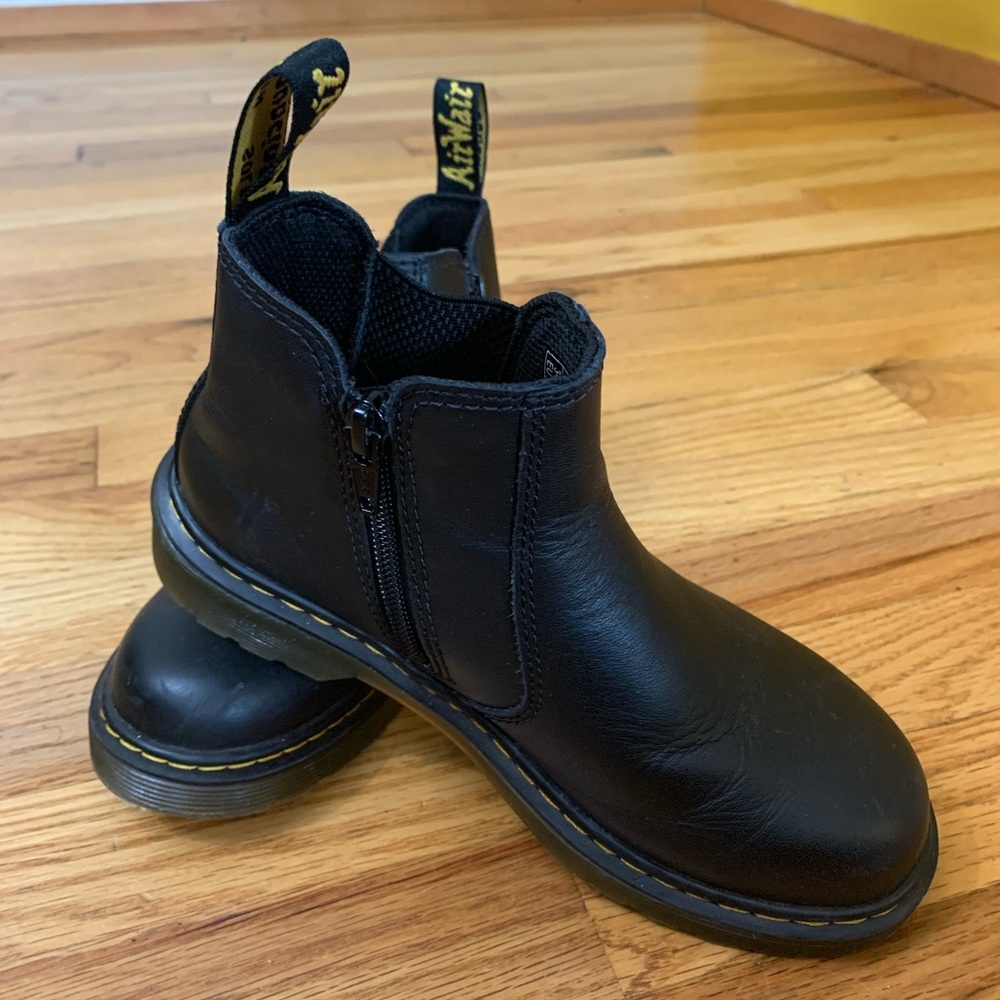 DR MARTENS YOUTH 2976 SOFTY T LEATHER CHELSEA BOOTS